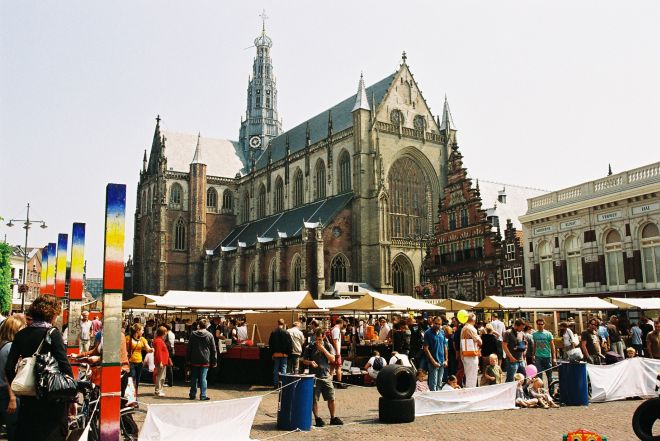 Sint-Bavokerk (Grote Kerk) und Grote Markt in Haarlem
