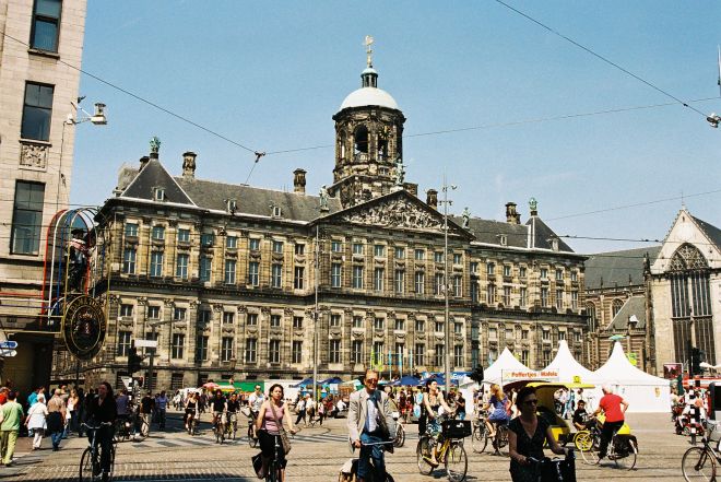 Kniglicher Palast »Paleis op de Dam« am zentralen Amsterdamer Platz »Dam«