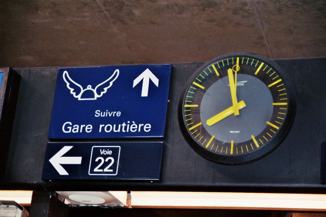 RER Station Charles de Gaulle 1, Wegweiser zum »Parc Astérix«