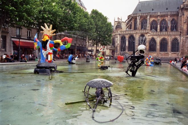 Strawinski-Brunnen von Niki de Saint Phalle am Centre Georges Pompidou