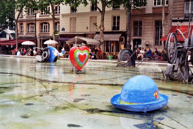 Strawinski-Brunnen von Niki de Saint Phalle am Centre Georges Pompidou