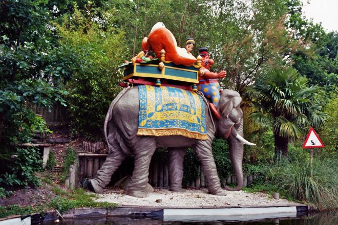 Prinzessin Orandschade und Washupdah auf einem Elefanten