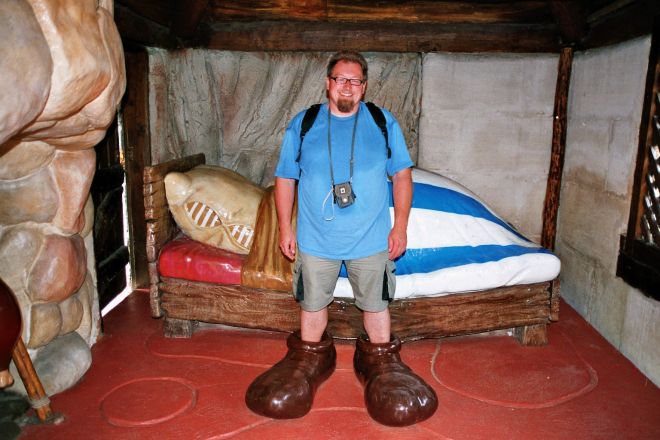 Obelix' Hütte: Passende Bettwäsche, durchgebrochenes Bettgestell …