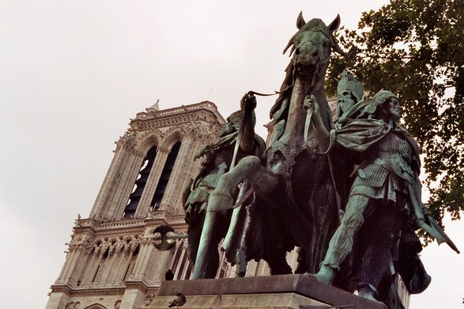 Karl der Große vor Notre Dame