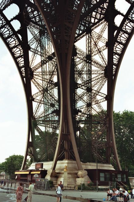 Pfeiler mit Büste von Gustave Eiffel
